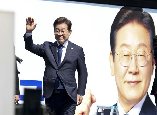판교 IT업계 찾은 이재명 "억압적 노동문화 바꿔야"