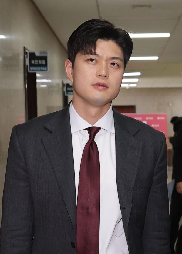 김용태, 채상병 묘역 참배…"尹정부서 있었던 일 사과"