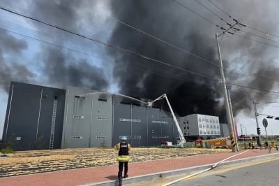 경기 이천 대형 물류센터 화재…대응 2단계 발령, 178명 대피