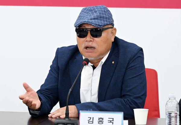"우파 연예인들이 돕겠다"…김흥국·이혁재 등 10인, 김문수 지지선언
