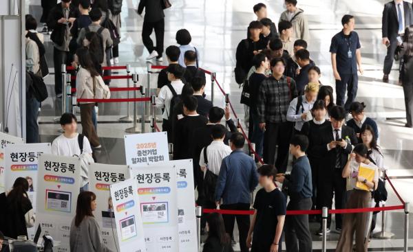 제조업 취업자 6년2개월만 '최대 감소'…"내수 부진에 대외 불확실성 확대"(종합)