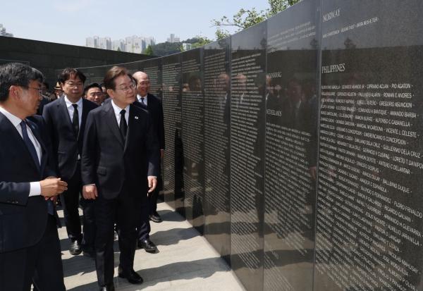 이재명, 북극항로 개척 추진…"해양수도 부산 본격화"