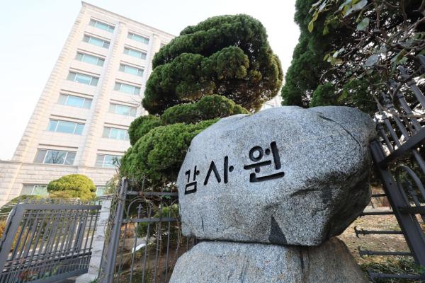 감사원 "실손보험 年 12.9조 추가 의료비 유발…건보재정 부담 전가"