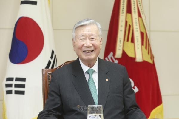 “국가 출산 장려도 현금이 효과적… 영구 임대 30%로 늘려야”