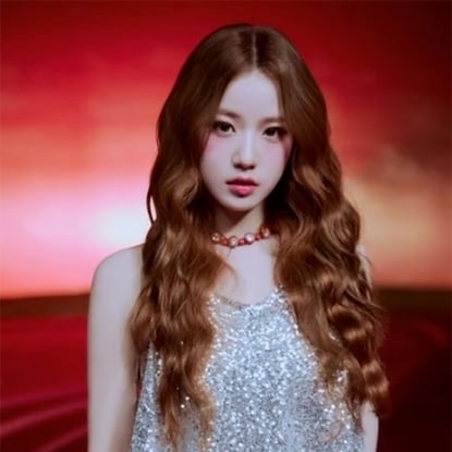 ‘소속사 대표 성추행 의혹’ 걸그룹, 또다른 멤버 활동 중단했다