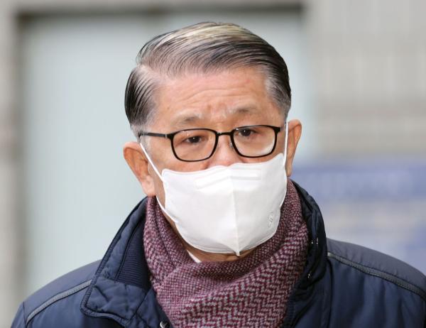'횡령·배임' 최신원 전 SK네트웍스 회장 징역 2년6개월 확정