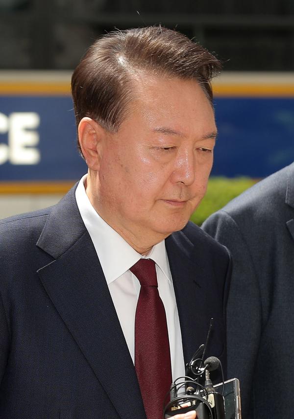 경찰 "尹 휴대전화 통화내역 확보…비화폰 기록은 아냐"