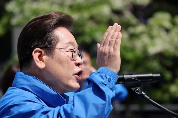이재명 "대통령 4년 연임제 개헌…늦어도 2028년 총선 국민투표 하자"(종합)