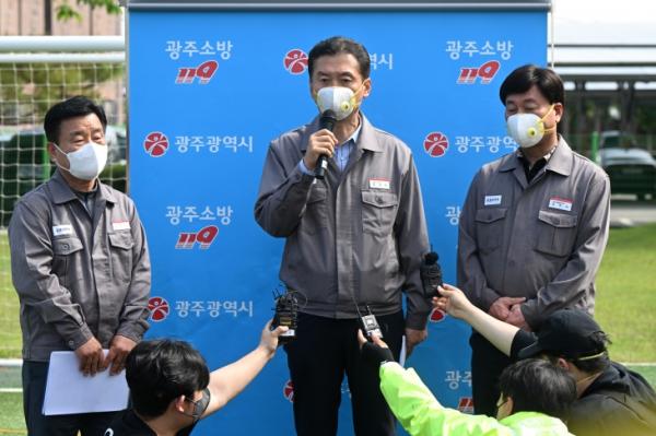 금호타이어 정일택 대표, 대형화재 사과