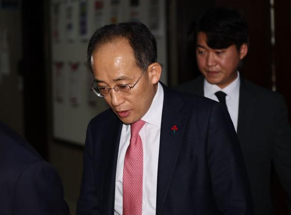 추경호 "尹과 짧게 통화만"...계엄해제 방해 의혹 부인