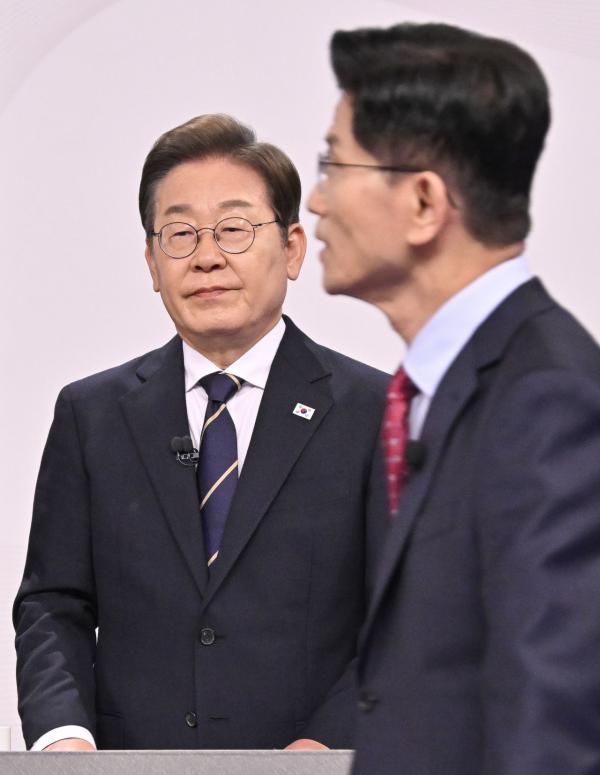 경제 활성화 방안에…이재명 "추경해야" 김문수 "금융지원" 이준석 "첨단산업 육성"
