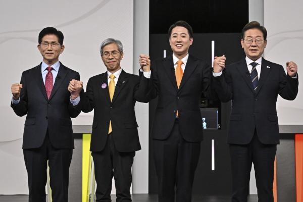 권영국 "차별금지법 이제 만들어야"…이재명 "현안 얽혀 있어 당장 할 일 하게 돼"