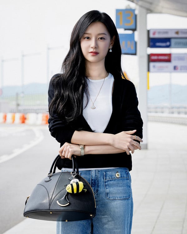 배우 김지원, 클래식 무드에 우아美 가득한 출국패션