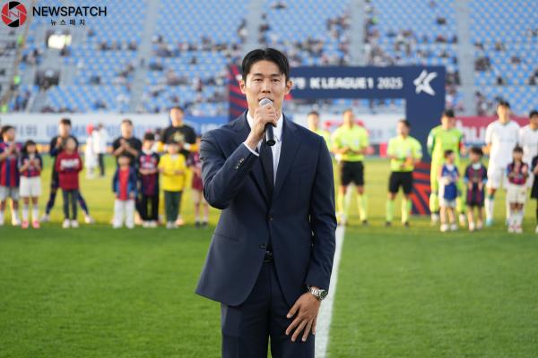 [NP포토]수원FC 안병준, 화려한 은퇴식 대전 상대로 3-0 완승으로 의미 더해