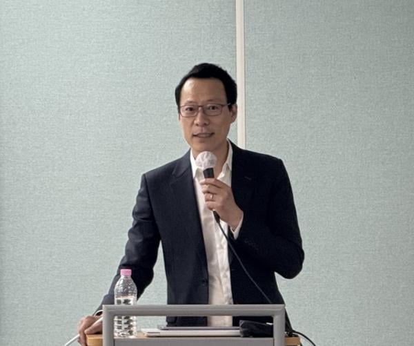 “좋은 와인은 좋은 사람과 마실 때 최고의 술”