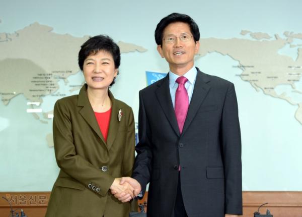 “김문수는 박근혜 정통 후계자”…친박단체 지지 선언