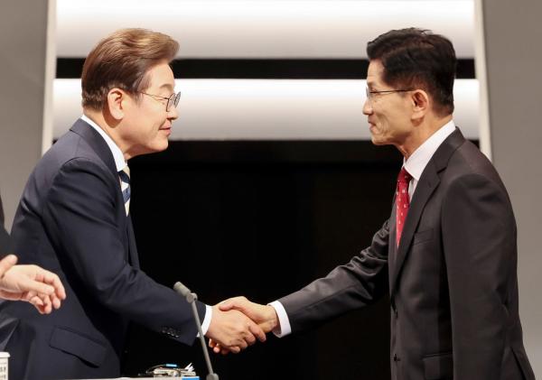 김문수 "사기꾼 없어져야" vs 이재명 "권력남용"…초반 격돌