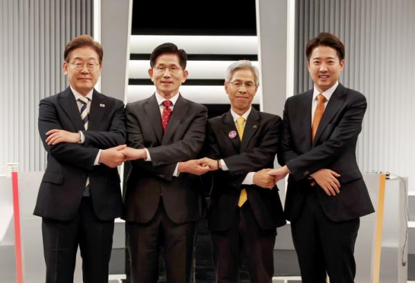 이재명 “계엄 때 왜 담 안 넘었나” 이준석 “세상 삐딱하게 봐”