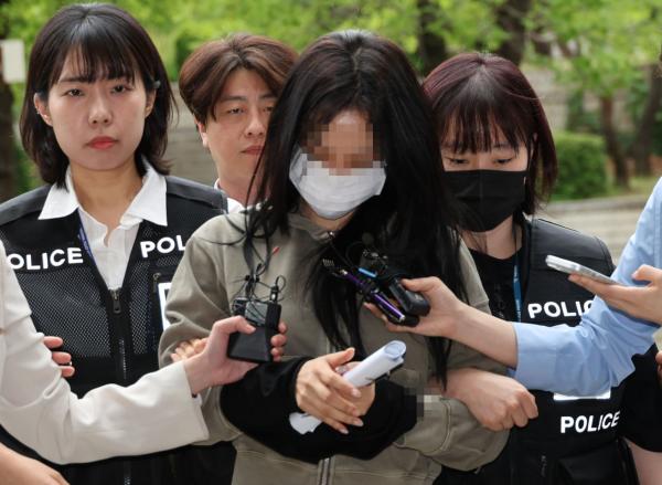 "얼굴 가릴 모자도 제공합니다"...경찰의 피의자 신상 보호 어디까지[뉴스설참]