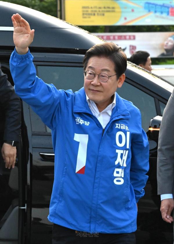 이재명 “정치보복은 없는 죄 만드는 것…내란 책임 있으면 정치인도 특검”