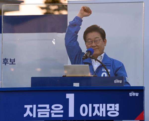 이재명 "정치인도 내란 책임 있으면 수사해야"