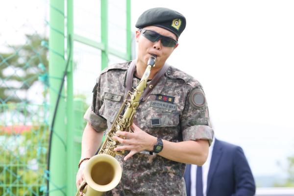 색소폰 전역신고 RM "무대 복귀하고파" 뷔 "몸·마음 단단해져"