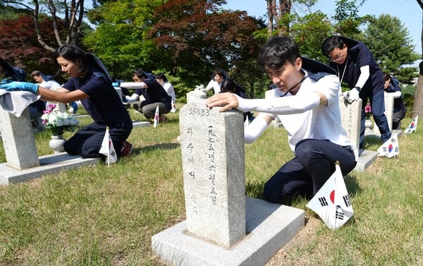 HS효성, 호국보훈의 달 맞아 현충탑 참배…"봉사로 지역사회 기여"