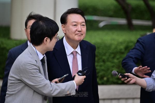 경찰, 2차 출석 불응한 윤 전 대통령에게 ‘19일 출석’ 최후통첩