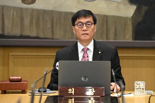 이창용 “금리 과도하게 낮추면 수도권 집값 상승 우려”