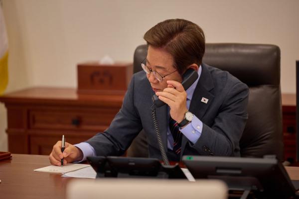 '대통령 시계 주세요' 요청 쇄도하자…대통령실, 디지털 기념품 만든다