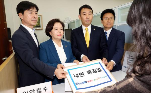 민주, 특검 후보 조은석·민중기·이윤제 추천…"조직 통솔 능력 고려"