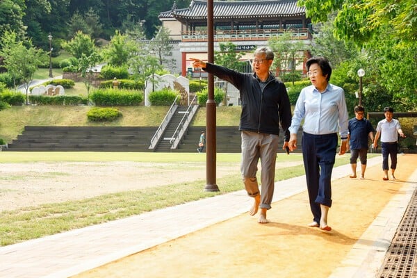 이천시, 서희테마파크에 ‘힐링 황톳길’ 조성…야간 산책도 OK!