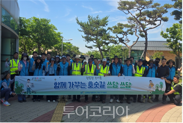 농어촌公 영산강, 어업계원들과 함께 가꾸는 ‘호숫길 쓰담쓰담’ 행사 전개