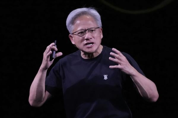 젠슨 황 "美 AI칩 기술, 中보다 한 세대 앞서"