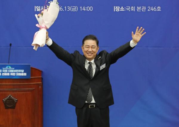 이재명 정부 첫 여당 원내대표로 김병기 선출…"이재명 정부 성공 교두보 되겠다"(상보)