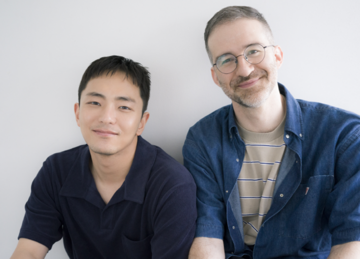 ‘어쩌면 해피엔딩’으로 제78회 토니상 극본상과 음악상을 받은 박천휴(왼쪽) 작가와 작곡가 윌 애런슨. NHN링크 제공