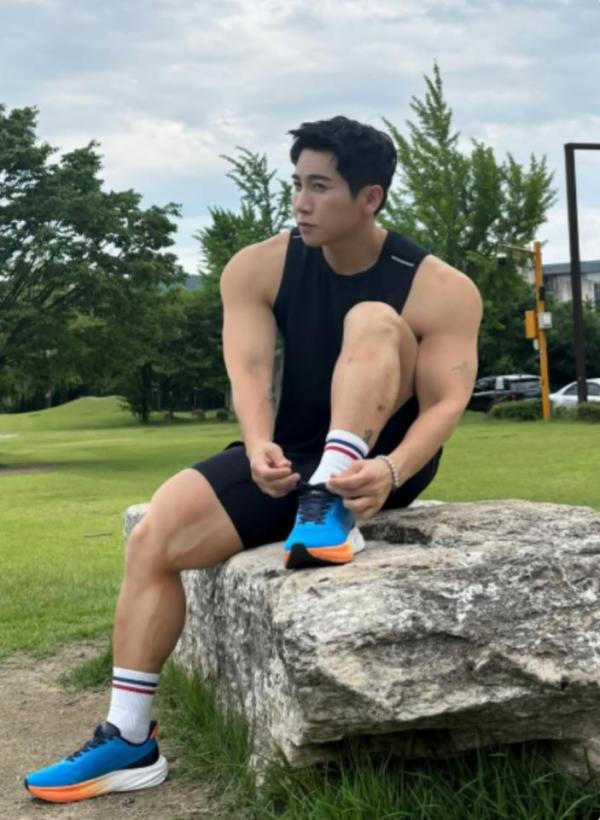 유세윤, 마블 캐릭터급 어깨와 허벅지...“합성 아닌가”