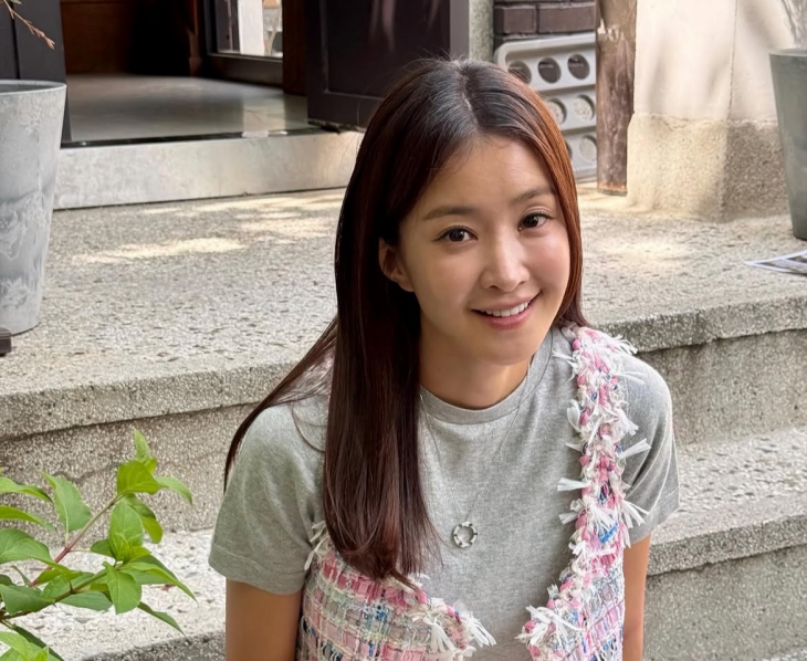 배우 이시영이 자신의 틱톡 영상에 자주 출연하는 한 남성과의 관계에 대해 해명했다. 이시영 개인 인스타그램 갈무리