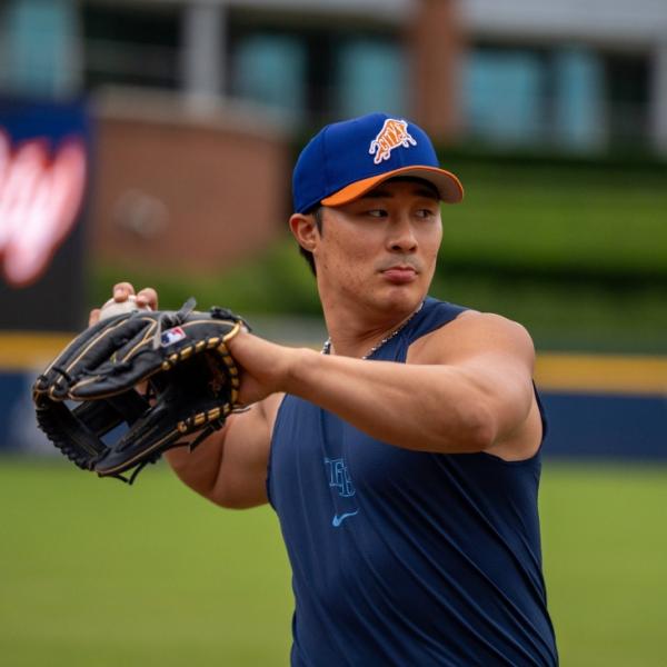 어깨 부상 김하성, MLB 로스터 등록…약 320일만에 빅리그 복귀 임박