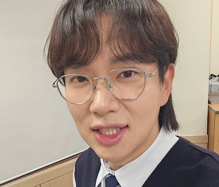 Broadcaster Jang Sung-kyu, formerly an announcer, shared his thoughts on leaving the web entertainment show ‘Workman’. Jang Sung-kyu's personal Instagram