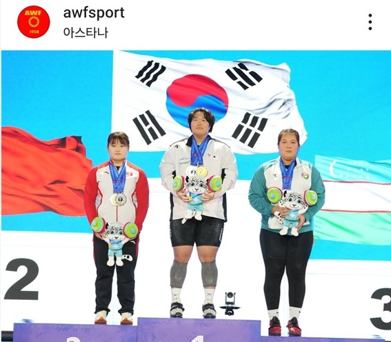 김체량(가운데), 2025 아시아유소년역도선수권 여자 최중량급 우승. 아시아역도연맹 인스타그램 캡처