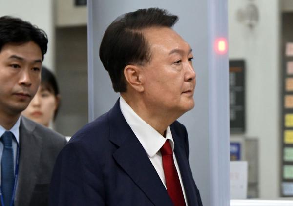 내란특검, 尹에 14일 오후 2시 재차 출석요구