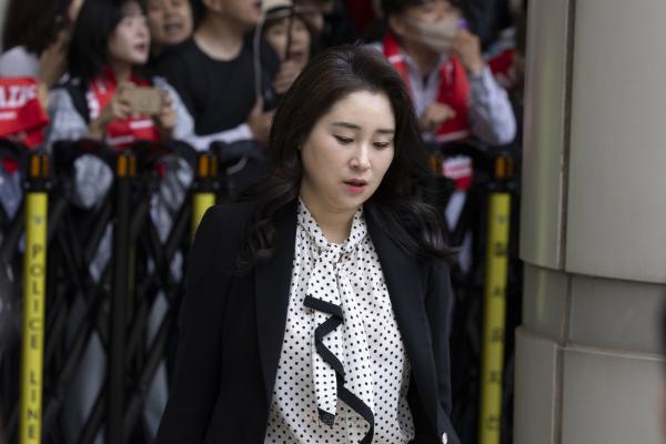 ‘계몽’ 김계리, 尹 구치소 계좌번호 공개…“쇼질 좀 작작” 특검·법원 맹비난