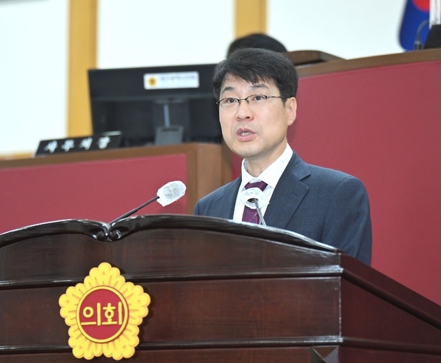 김정기 대구시장 권한대행이 시의회에서 발언하고 있다. 대구시 제공.