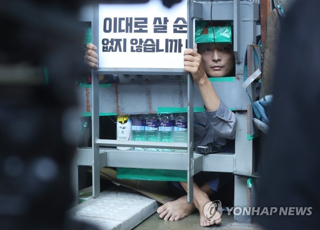 2022년 열악한 조선소 하청노동자의 현실을 알리기 위해 선박 건조장 ‘점거농성’을 벌였던 유최안 금속노조 거제통영고성 조선하청지회 부지회장. 연합뉴스