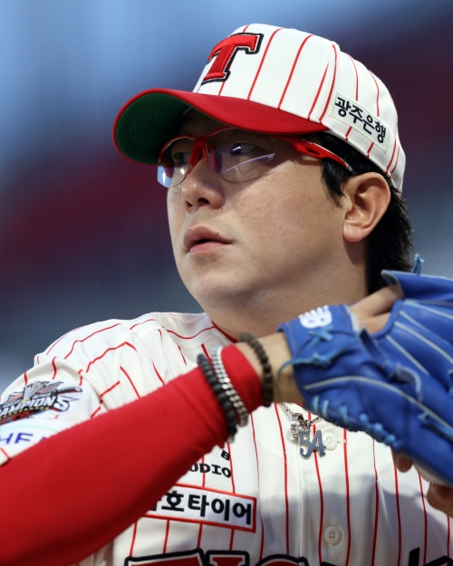 ‘100’ KIA 양현종, 12시즌 연속 100이닝…LG 김현수, 16시즌 연속 100안타