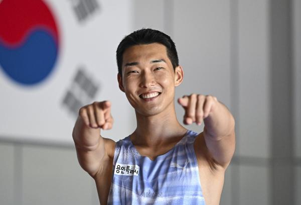 어떤 높은 기록보다… 짝발에 단신 먼저 넘은 남자 [스포츠 라운지]