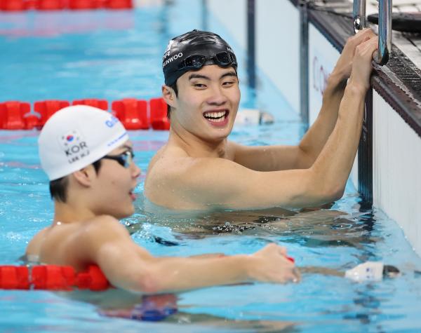 개인전 메달 놓친 황선우, 계영 800m서 아쉬움 달랠까…예선 3위로 결선행
