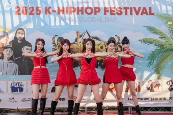 신예 걸그룹 디바엑스(D'X), 보령머드축제서 압도적 무대 선보여
