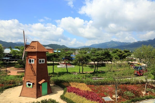 곡성 가볼만한곳, 섬진강 기차마을의 낭만과 장미공원의 향기